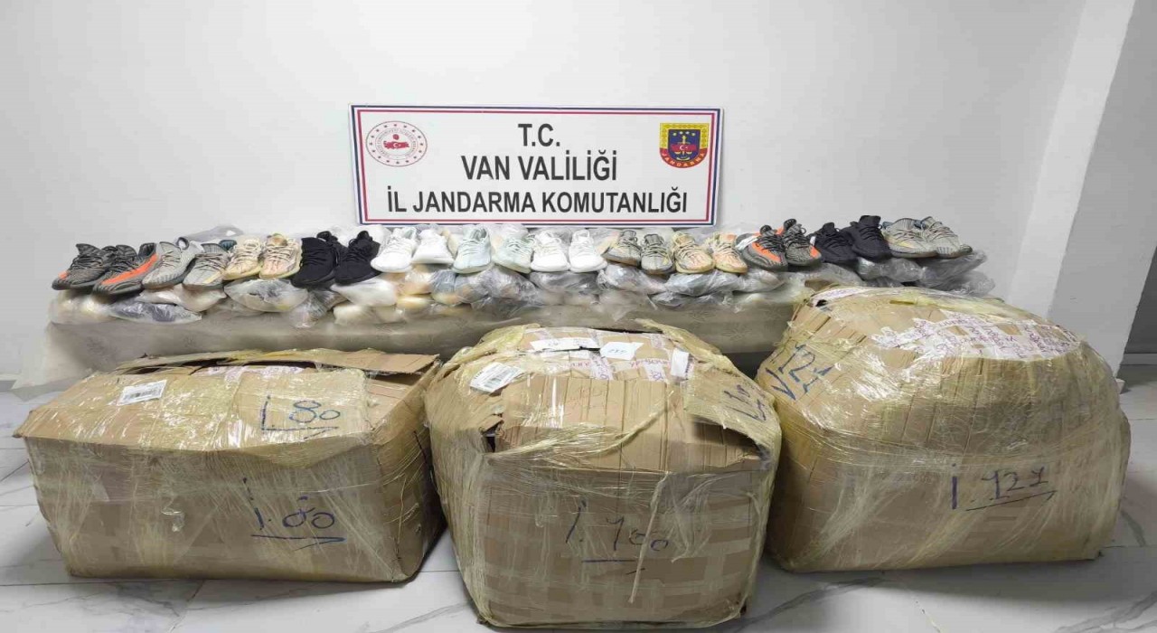 Vanda 2.4 milyon TL değerinde gümrük kaçağı malzeme ele geçirildi