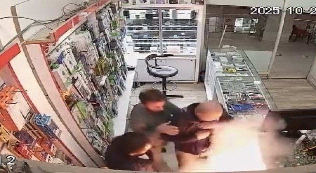 Vanda cep telefonu bataryası bomba gibi patladı