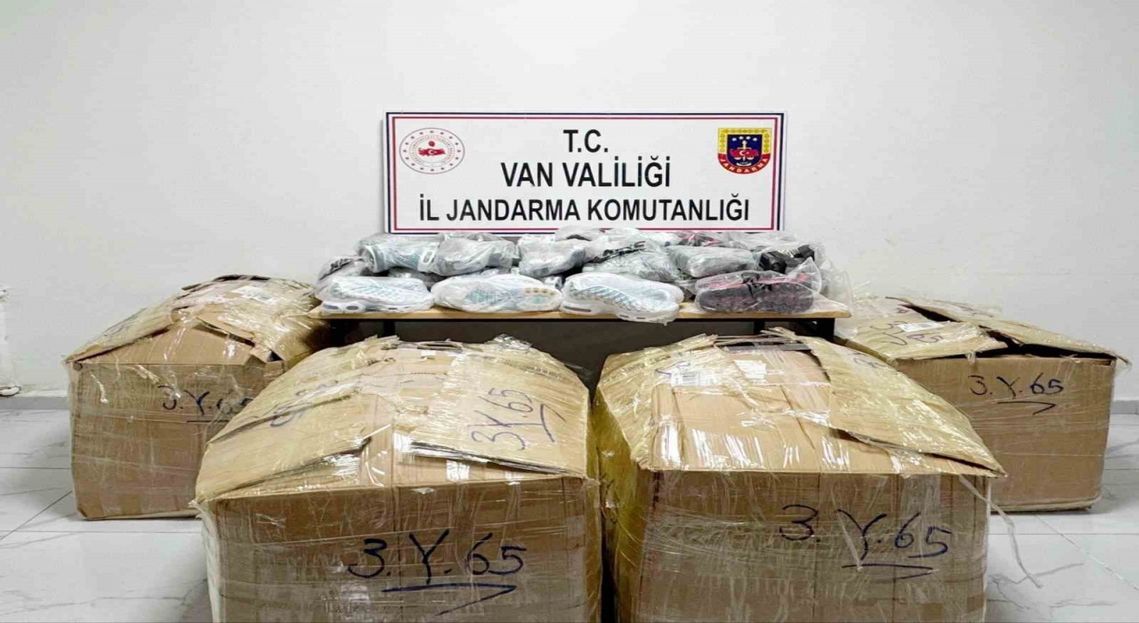 Vanda gümrük kaçağı malzeme ele geçirildi