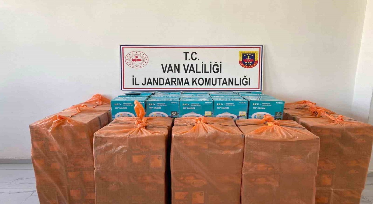 Vanda gümrük kaçağı malzeme ele geçirildi