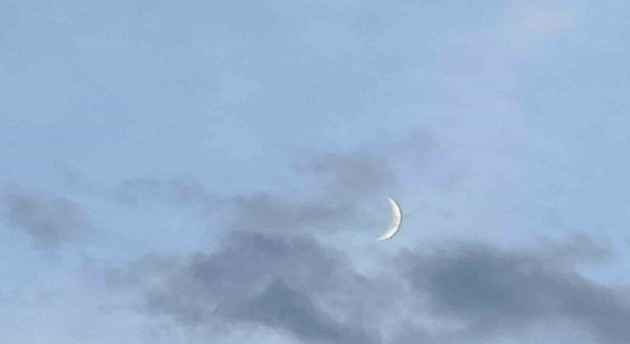 Vanda hilal kartpostallık görüntüler oluşturdu