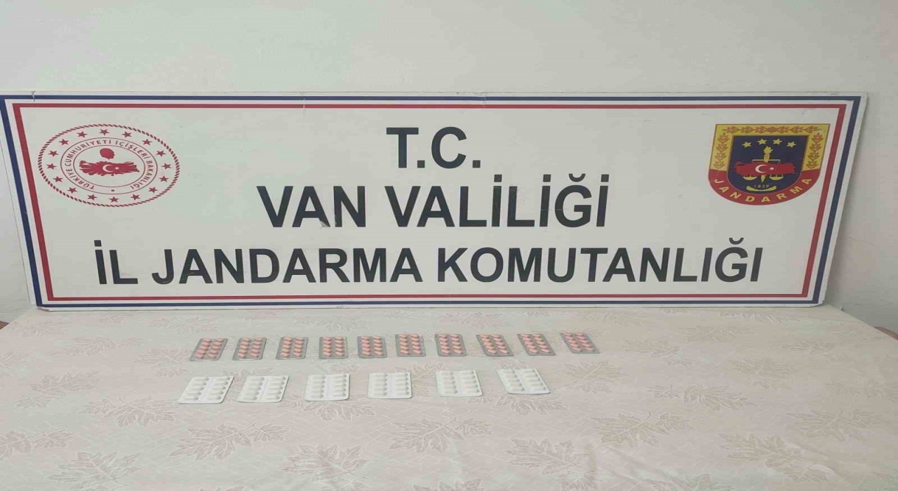 Vanda İran uyruklu şahsın üzerinden 160 adet uyuşturucu hap ele geçirildi