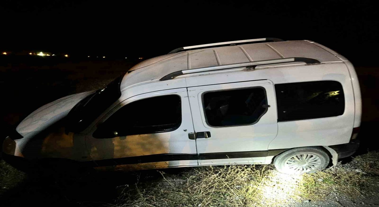 Vanda kamyonet takla attı: 2 yaralı