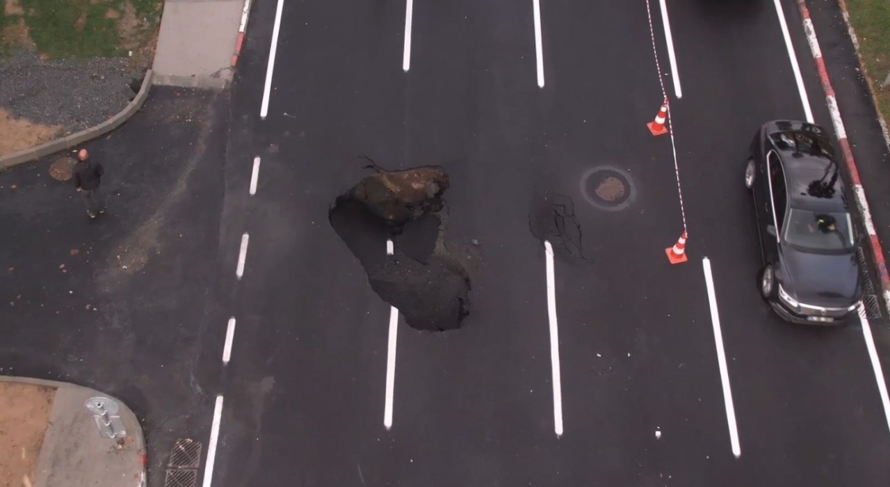 Vatan Caddesinde oluşan çukur havadan görüntülendi