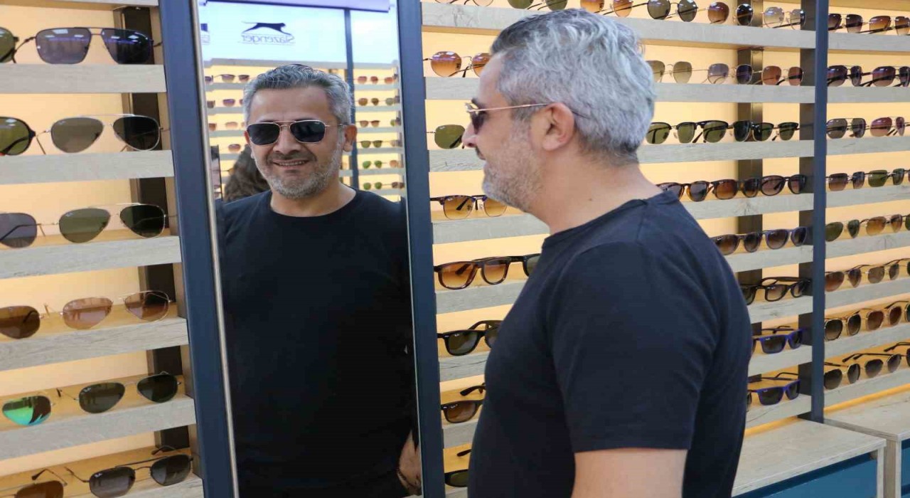 Vatandaşlar orijinal fiyatına sahte güneş gözlüğüne yöneldi, gözlükçüler uyardı