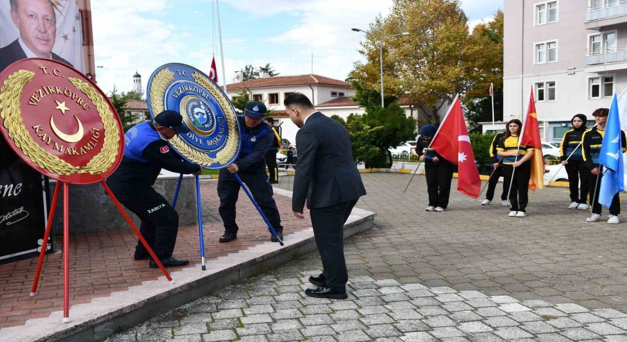 Vezirköprüde çelenk sunma töreni