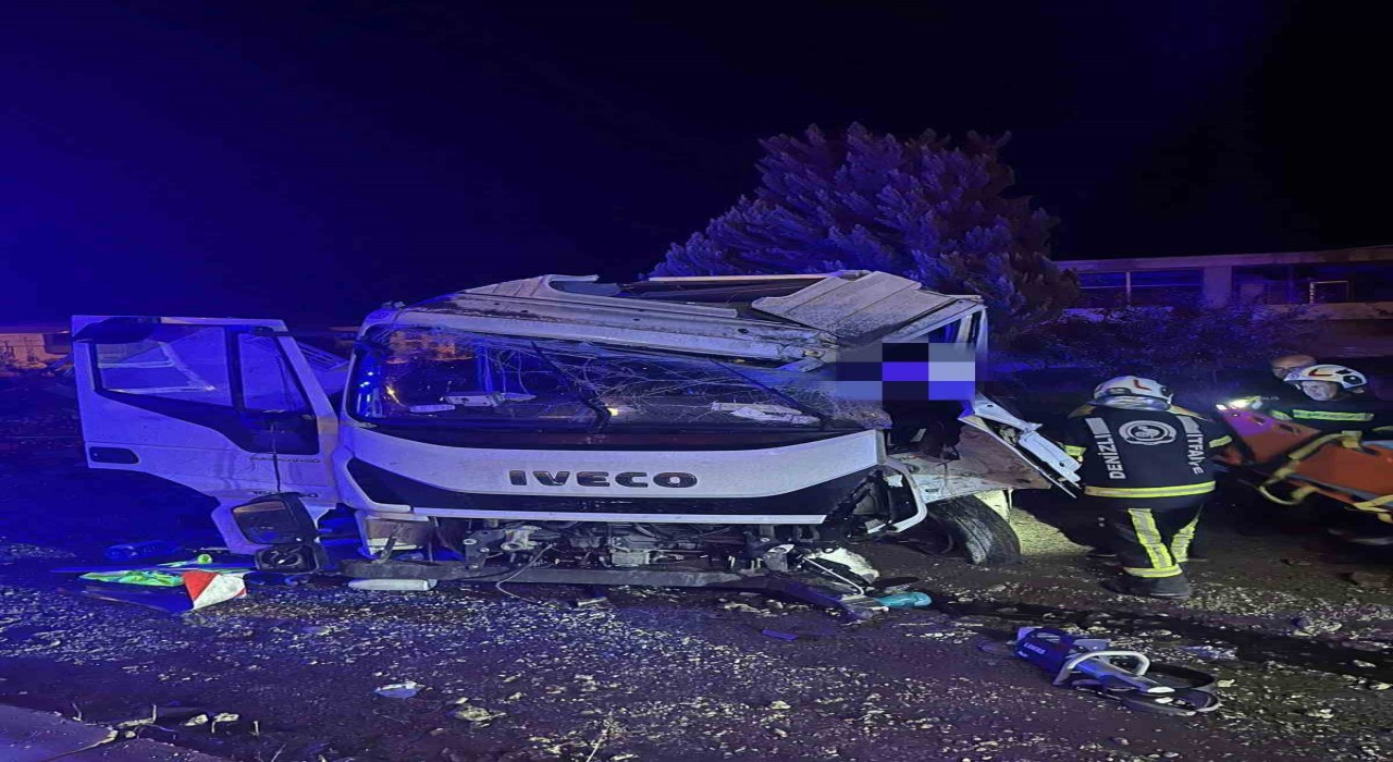 Yağışta yoldan çıkan kamyonet sürücüsü yaralandı