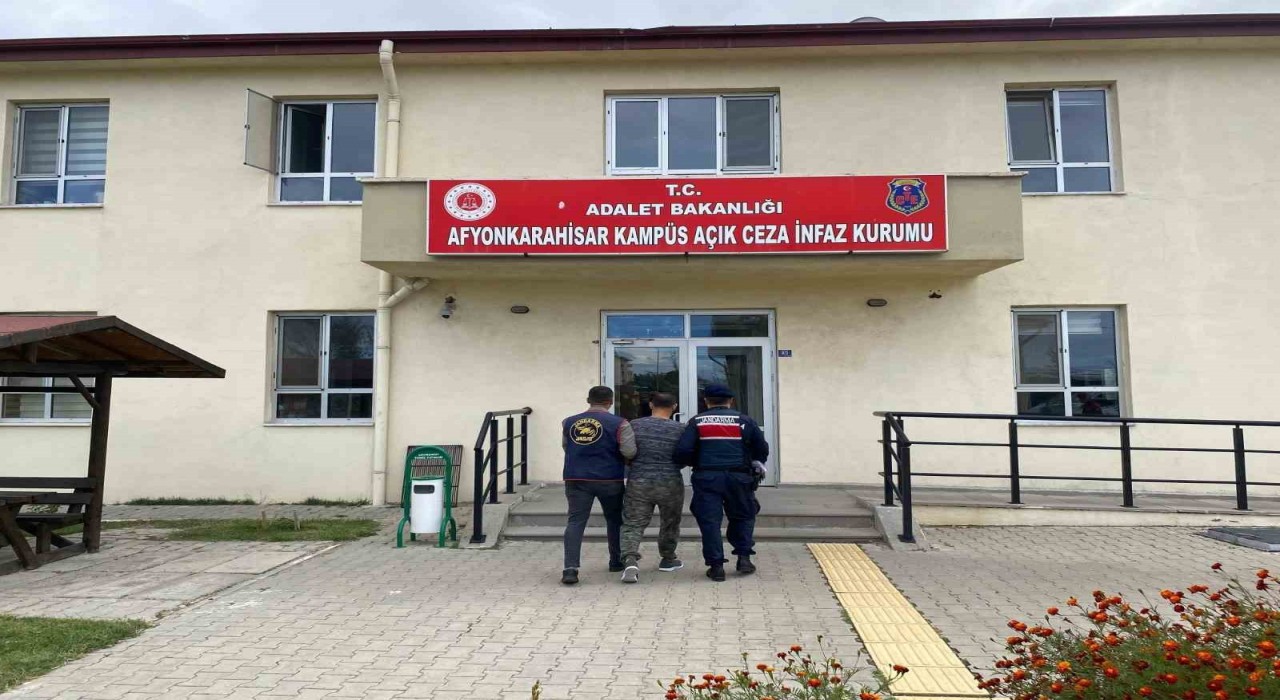 Yaklaşık 48 yıl hapis cezasıyla aranan şahıs yakalandı
