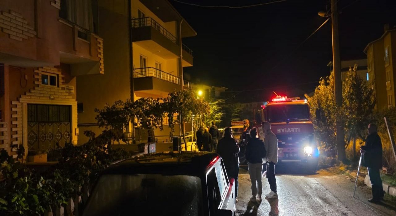 Yalvaçta 3 katlı binada korkutan yangın