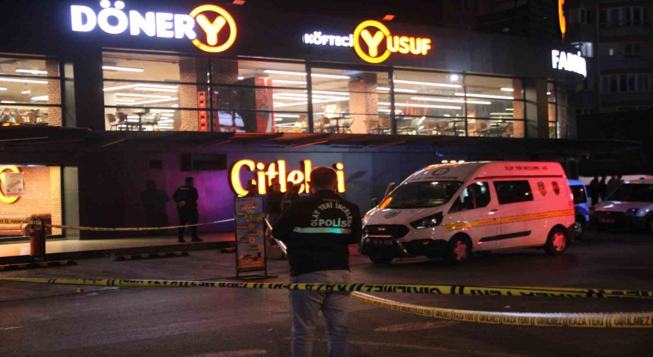 Yan bakma cinayeti davasında adliye karıştı