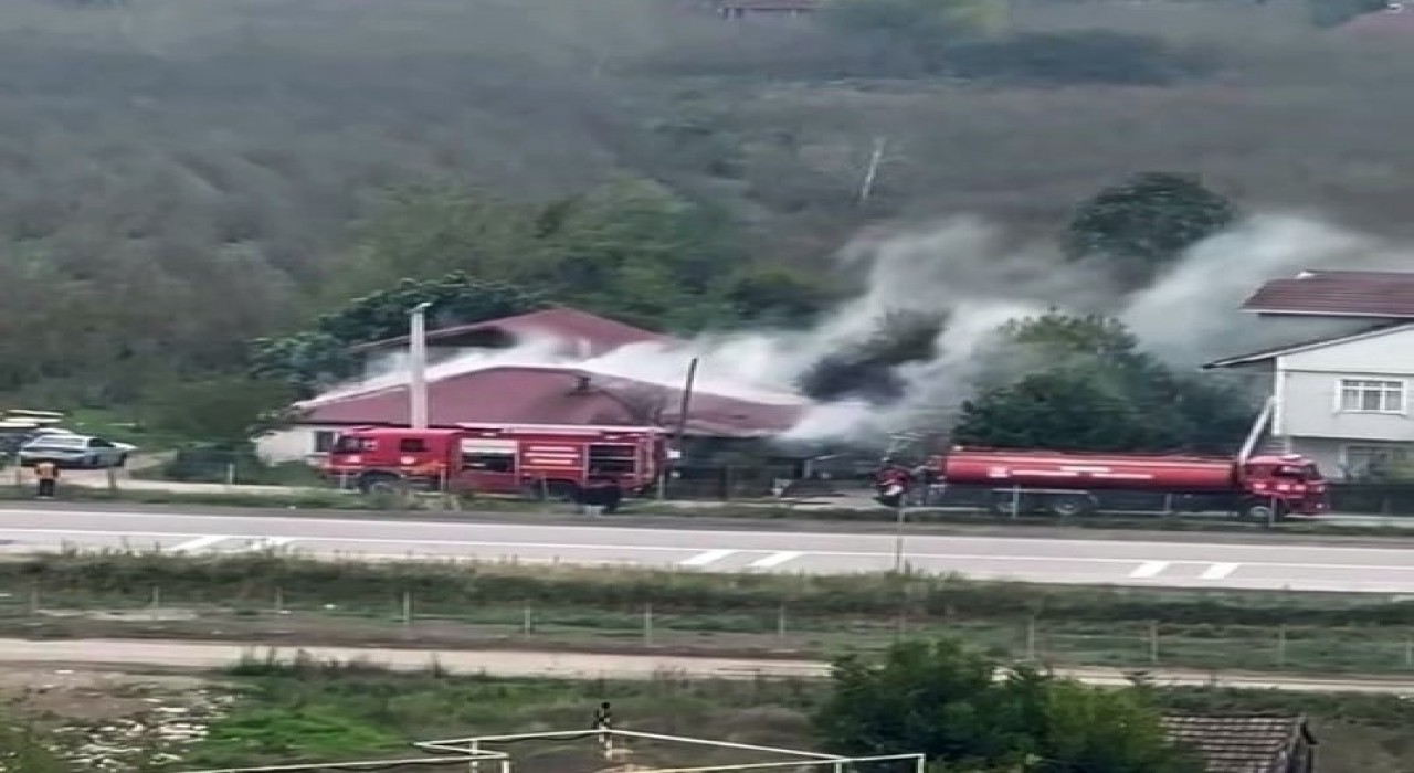 Yangında tek katlı ev kullanılamaz hale geldi