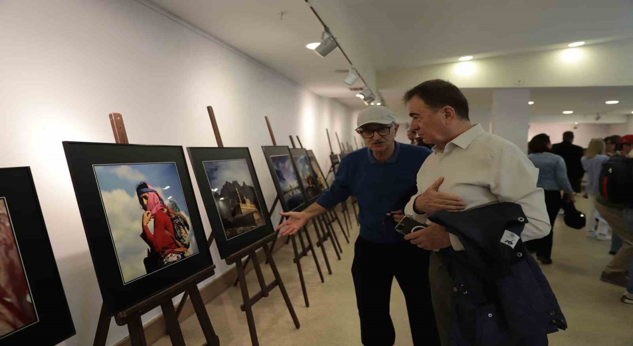 Yarım asırlık fotoğraf arşivi Türkiyede Zaman sergisi açıldı
