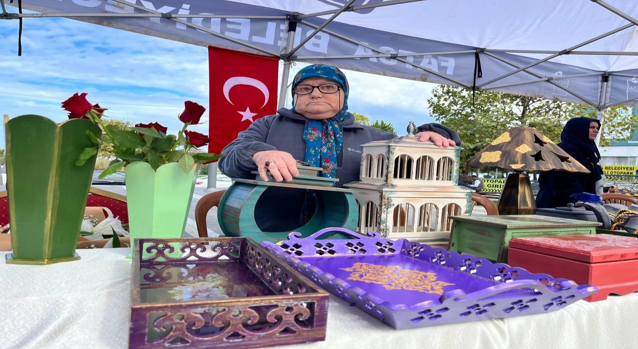 Yaşlılar Gününde el emeği ürünler sergilendi