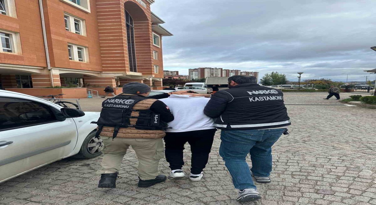 Yatağında altındaki uyuşturucuyla yakalanan sanık tahliye edildi