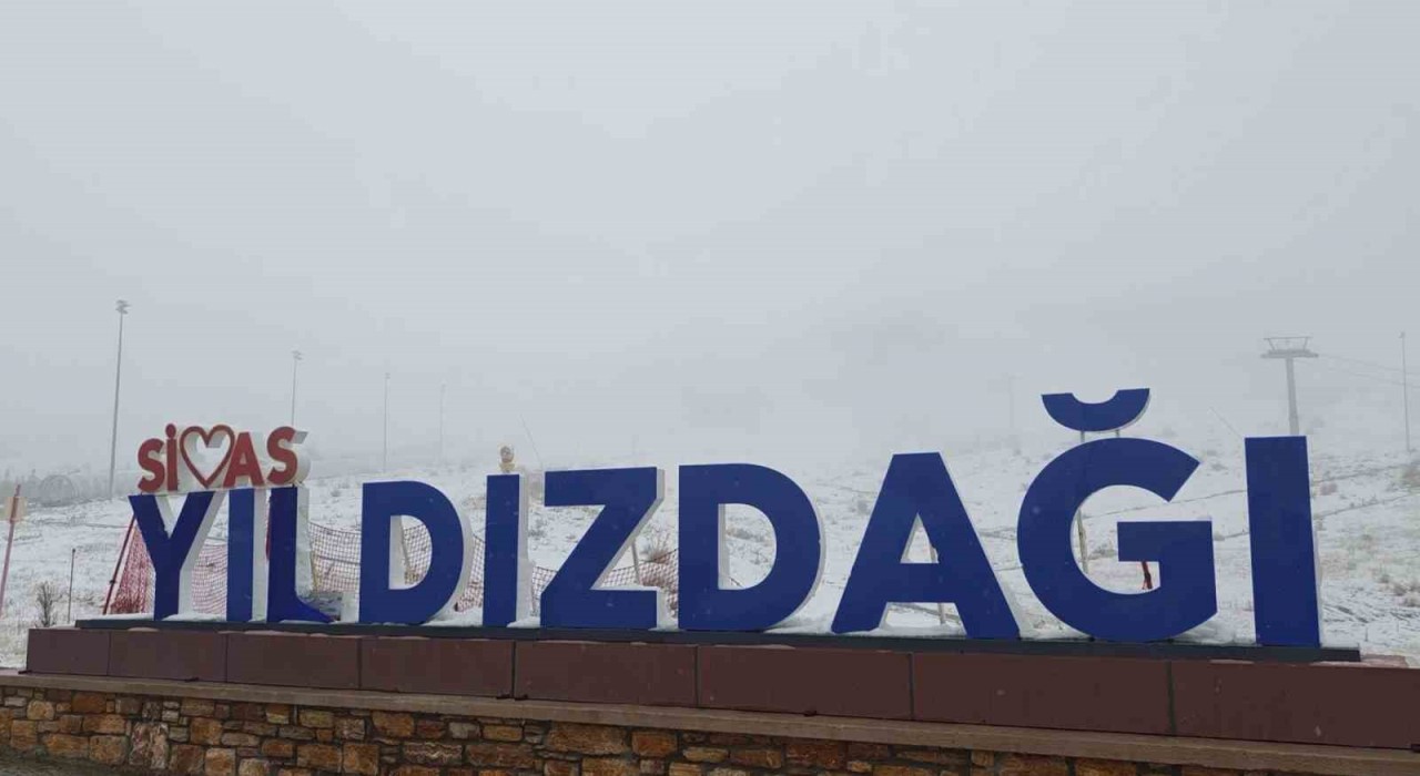 Yıldız Dağı Kayak Merkezine mevsimin ilk karı düştü