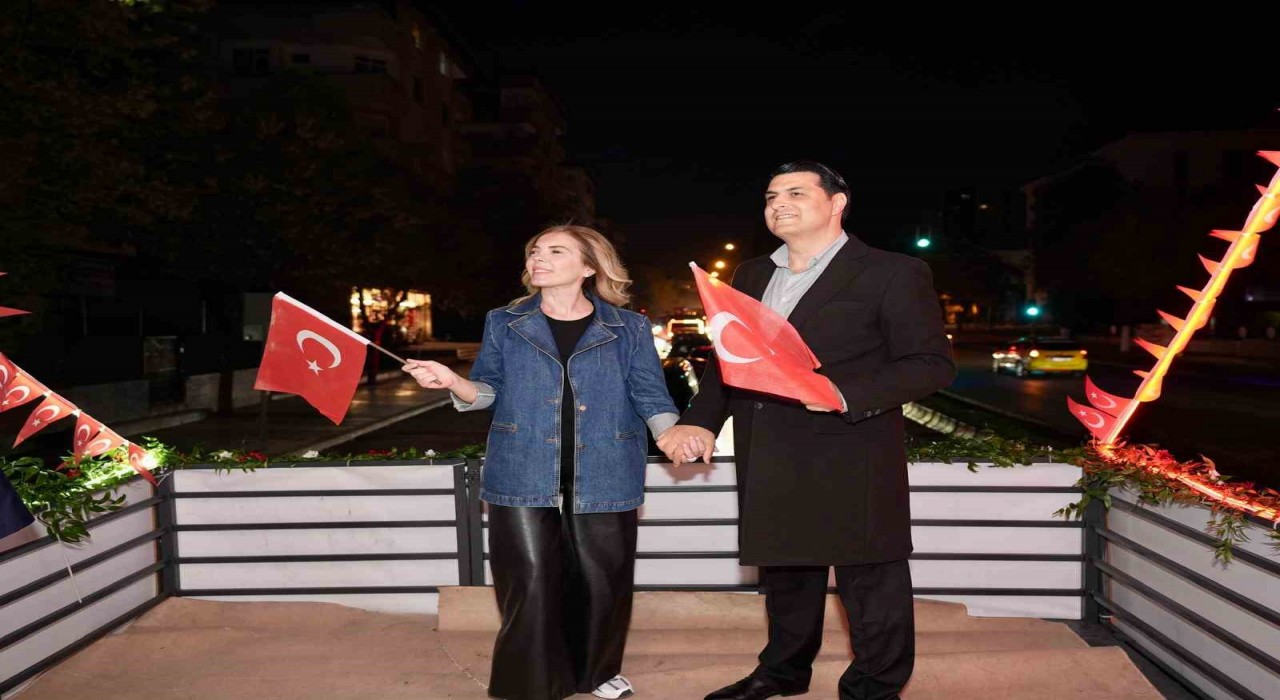 Yılmazdan 102 araçla Cumhuriyet Kortejine davet