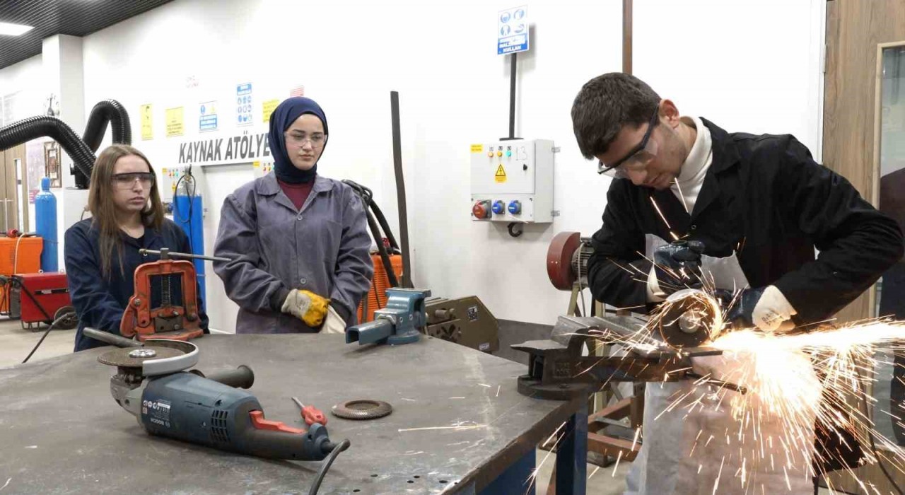 YÖK Başkanı Özvar: Staj konusunda birinci önceliğimiz staj sürelerinin uzaması