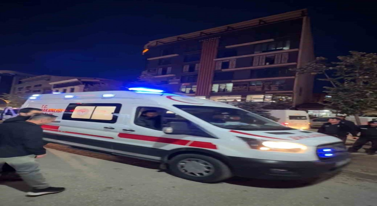 Yüksekovada bıçaklı kavga: 1 yaralı