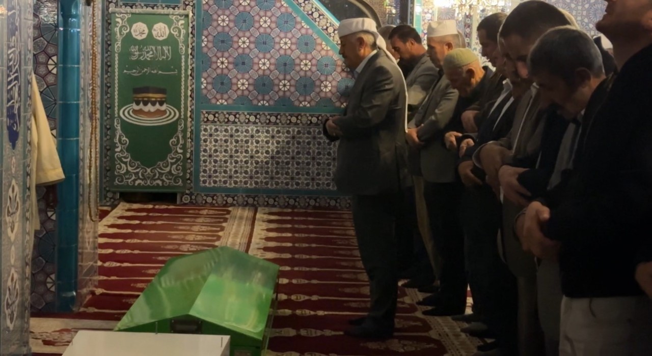 Yüksekovada bıçaklı saldırıda hayatını kaybeden genç toprağa verildi