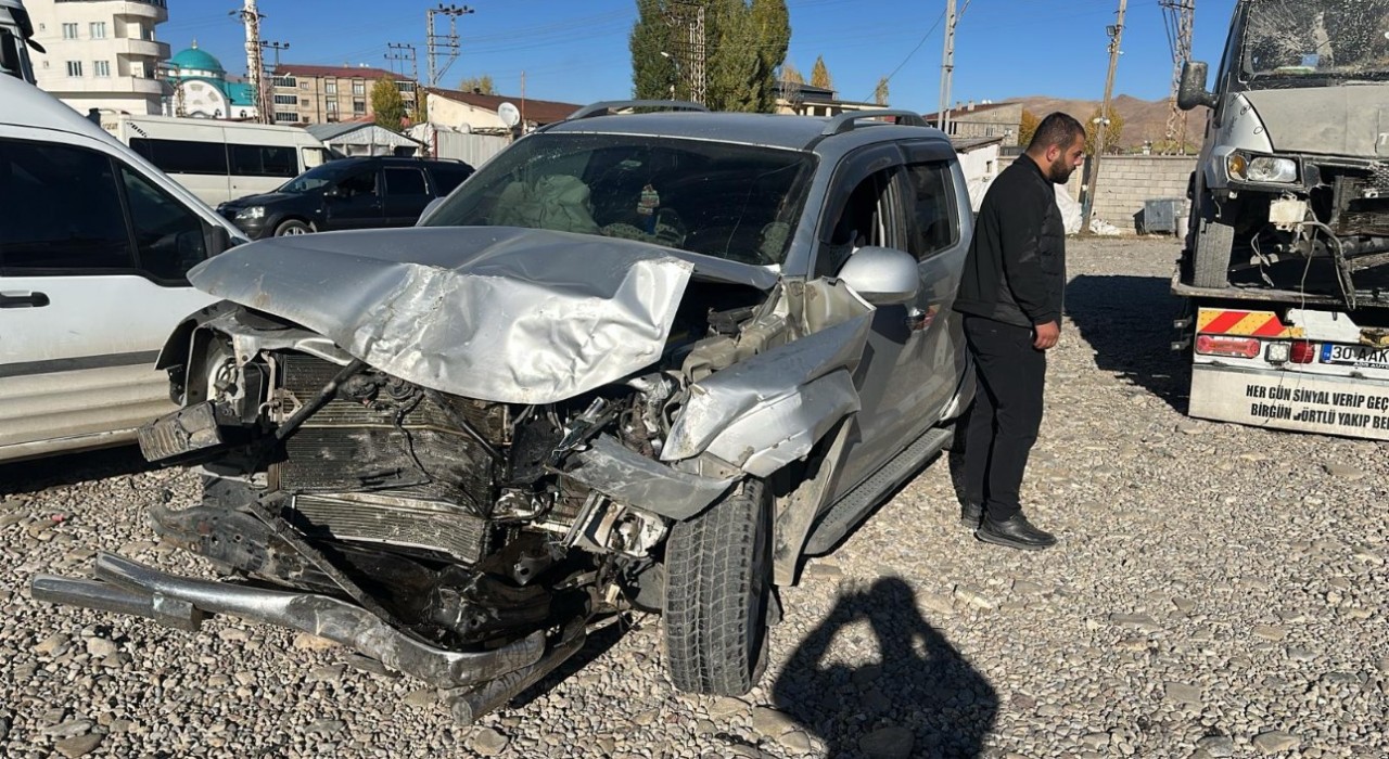 Yüksekovada trafik kazası: 5 yaralı