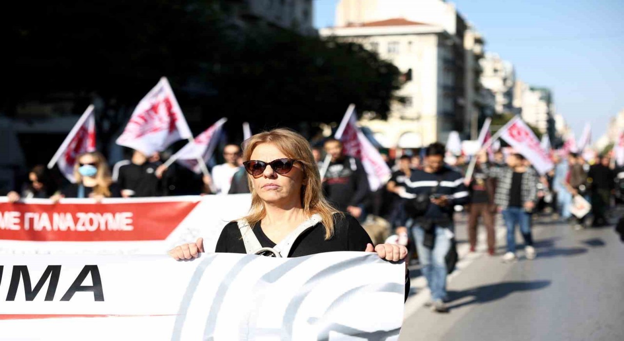 Yunanistanda hükümetin çalışma saatini uzatma planına karşı ikinci grev