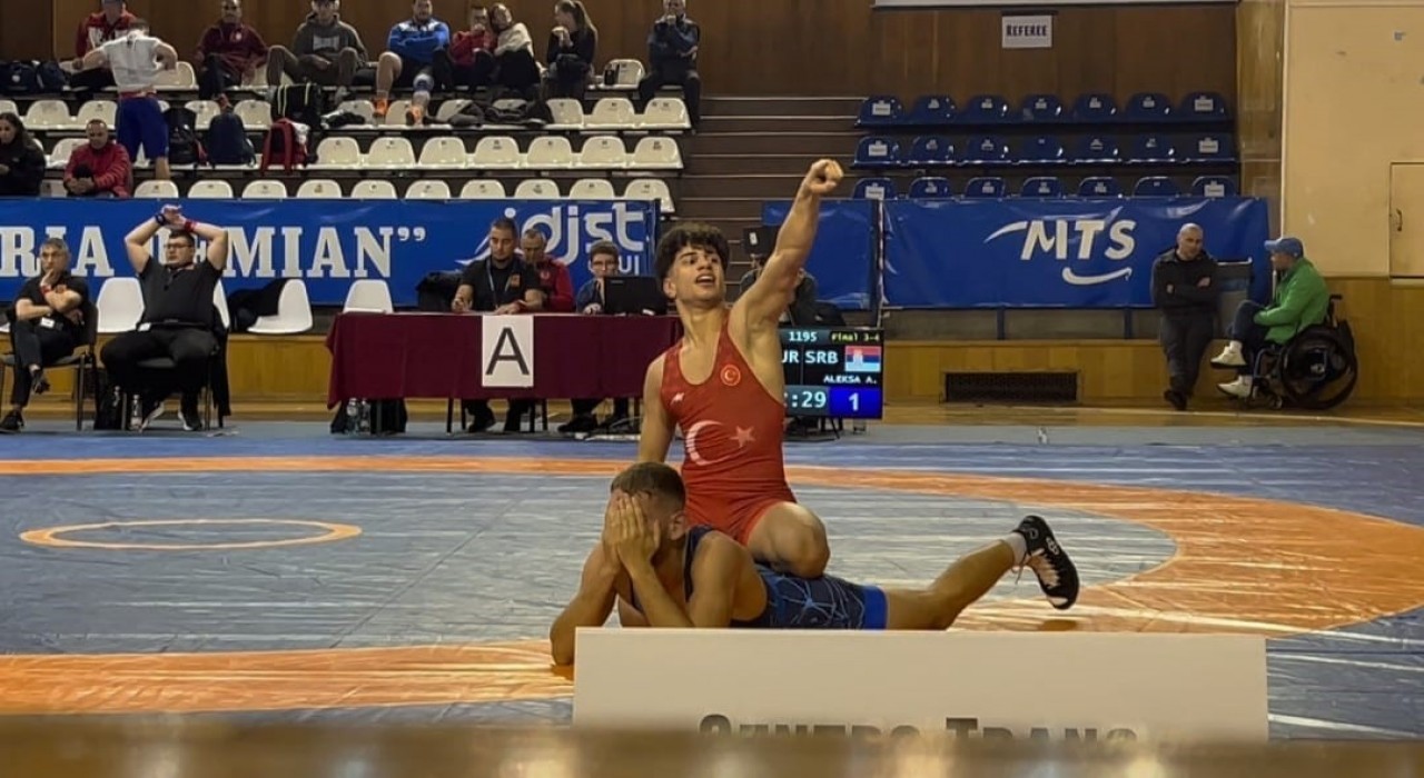 Yunusemreli güreşçi Kadir Kadiroğlu Balkan üçüncüsü oldu