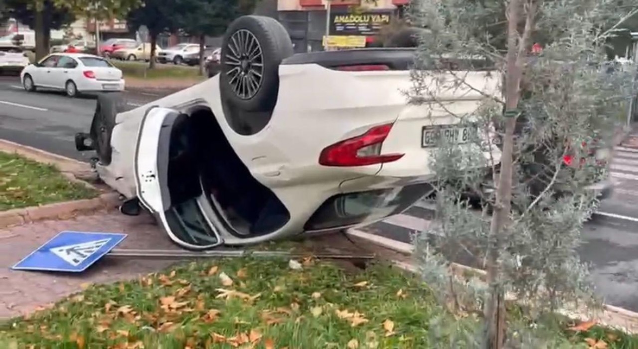 Zincirleme kazaya karışan otomobil takla attı: 1 yaralı