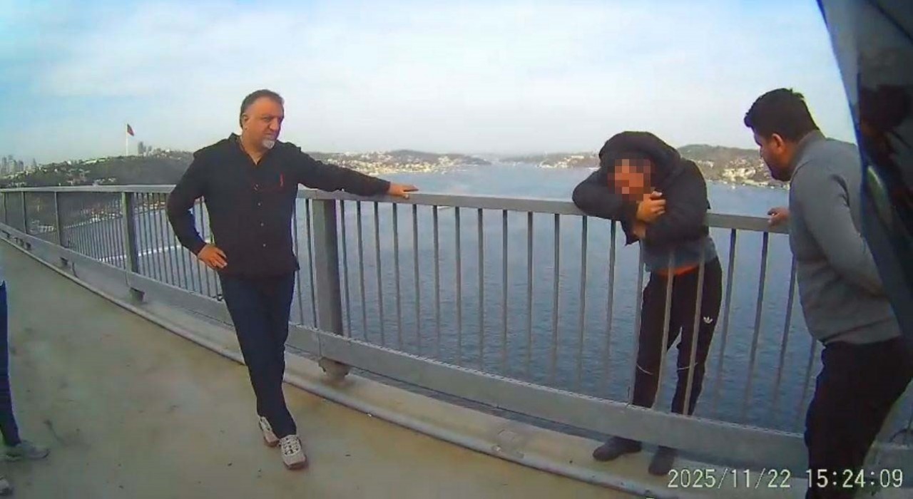 15 Temmuz Şehitler Köprüsünde intihar etmek isteyen şahsı kurtardılar