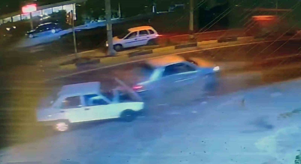 2 kişinin yaralandığı kazanın güvenlik kamera kaydı ortaya çıktı
