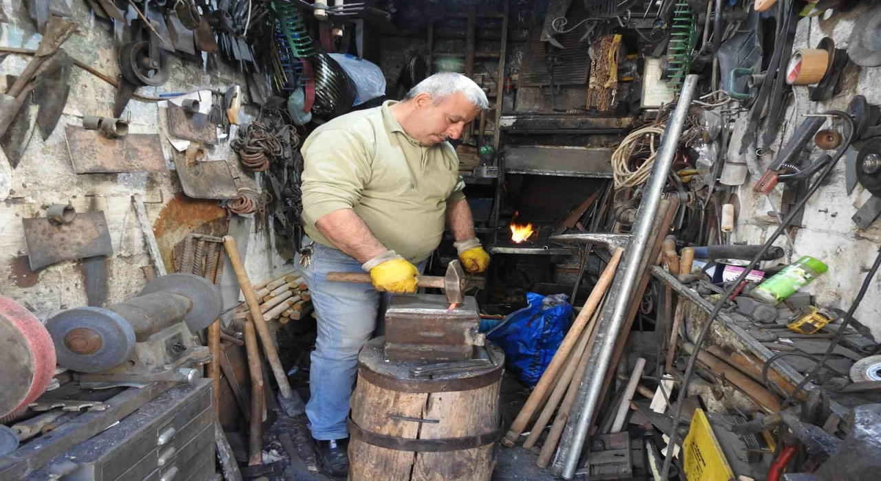 28 yıllık demirci ustasının meslek sevdası