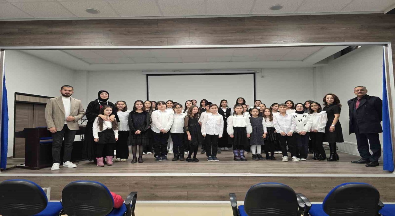 3 Müzik öğretmeni bir araya geldi, çocuklar söyledi, onlar ‘İyi ki öğretmenim dedi