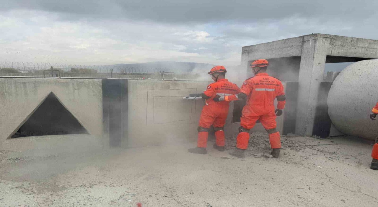 3üncü Ordu Komutanlığı personeline arama ve kurtarma eğitimi verildi