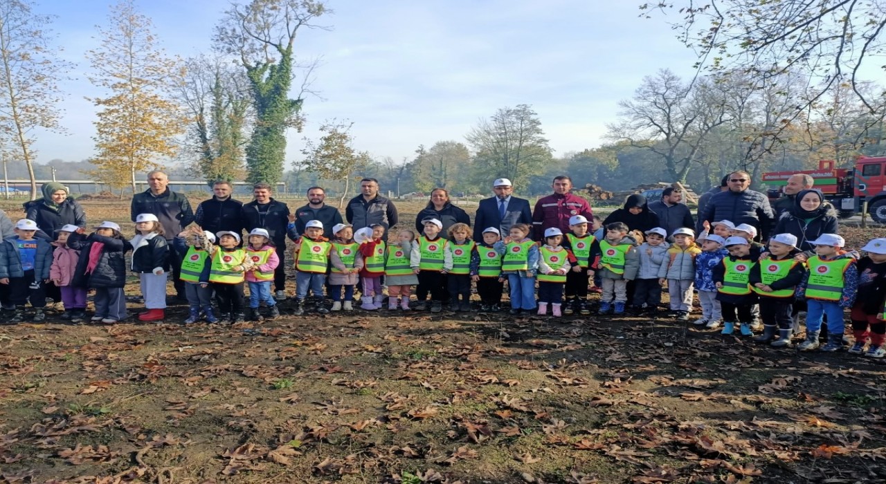 4-6 yaş Kuran kursu öğrencileri fidan dikti