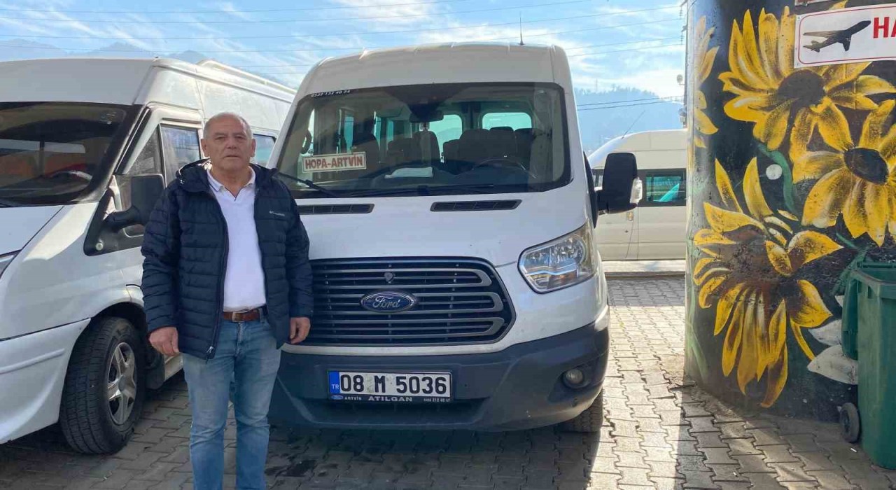 4 yavru kedinin dolmuş motorundaki yolculuğu Hopada son buldu