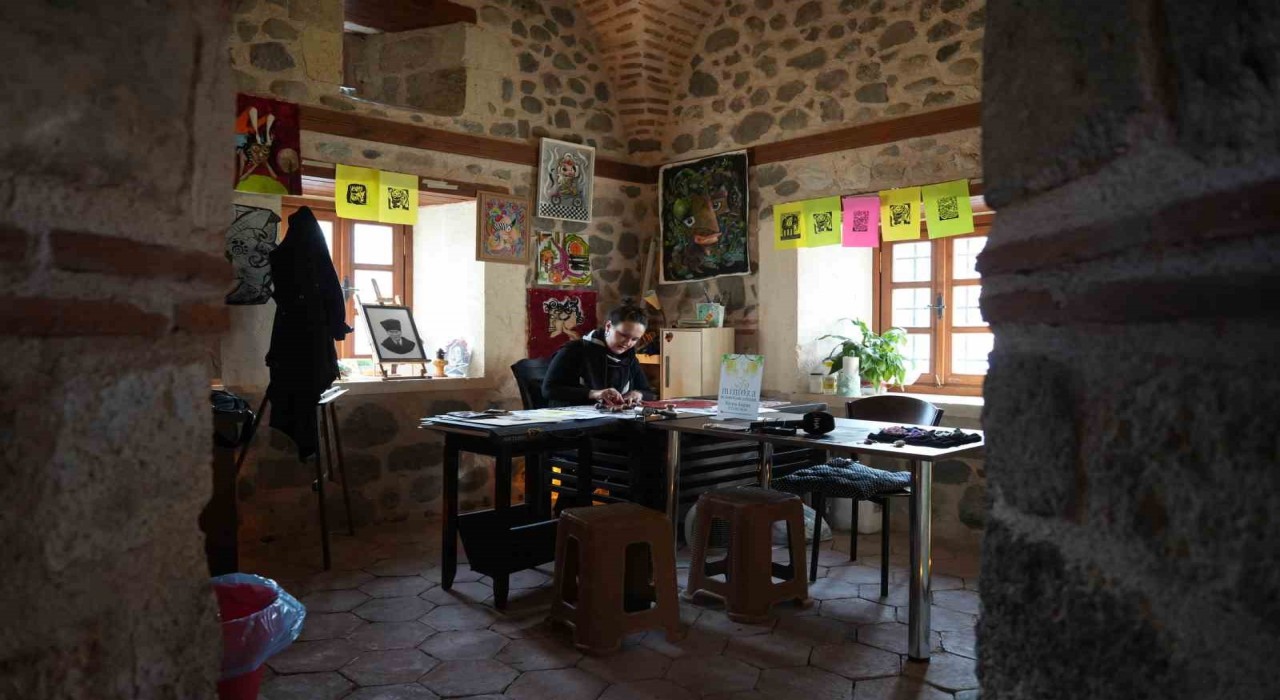 517 yıllık Taşhanda kadın eliyle sanat ve emek buluşuyor