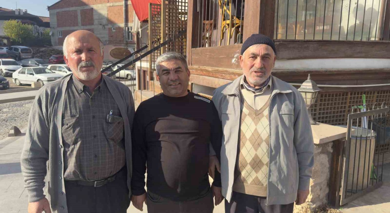 70lik delikanlı gırtlak kanserini doktorun tavsiyesiyle yendi, yöresel oyunu ile düğün pistine damga vurdu