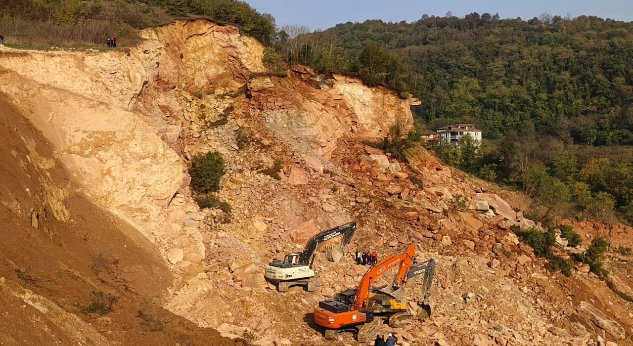 75 yaşındaki işçi 6 gündür enkaz altında