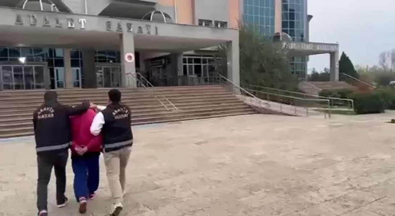 77 yıl hapis cezasıyla aranan firari şahıs, kurye kılığındaki polisin Yemek siparişi getirdim sözleriyle yakalandı