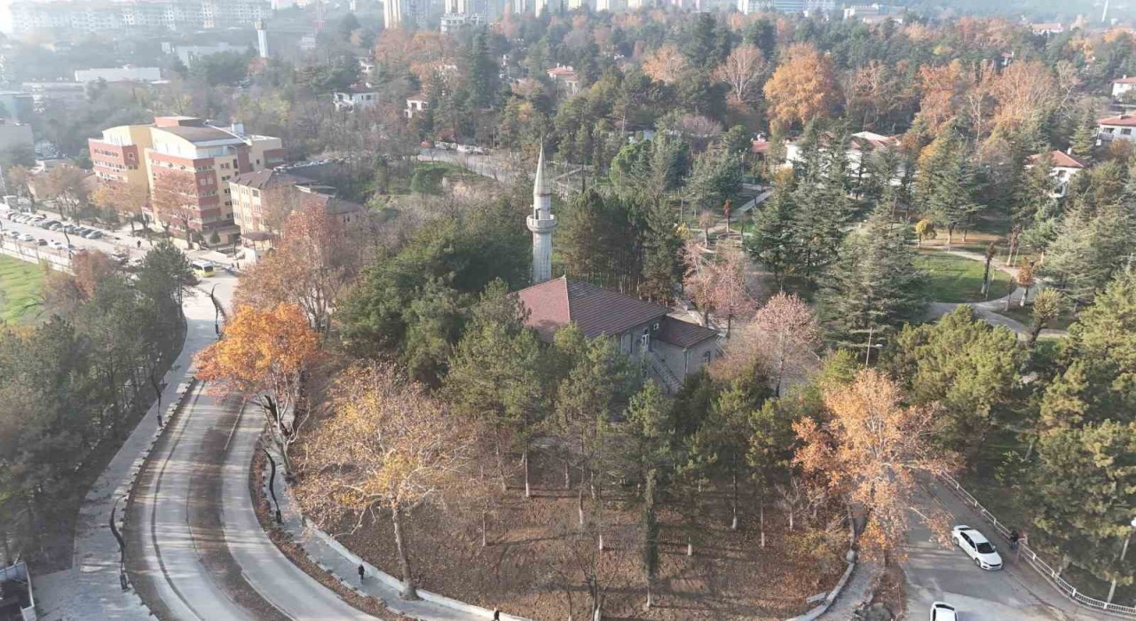 84 yıllık camide restorasyon ve çevre düzenlemesi çalışmaları başladı