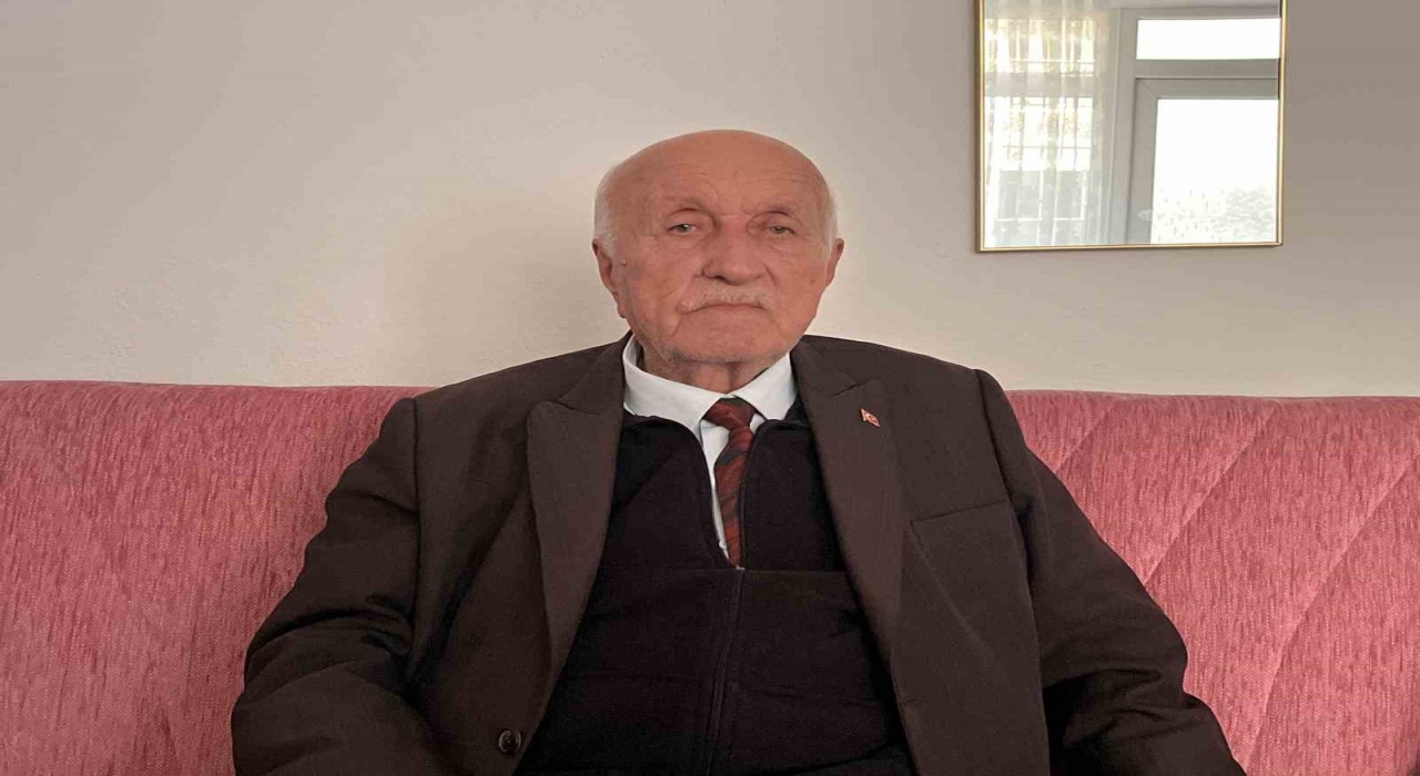 85 yaşındaki Mustafa Hoca, Öğretmenler Gününü ilk günkü heyecanla bekliyor