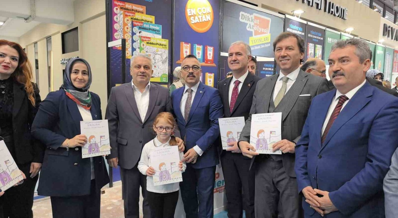 9 yaşındaki kız öğrenciden duygulandıran çalışma 10 günde Filistine Dönmek İsteyen Kız kitabını yazdı