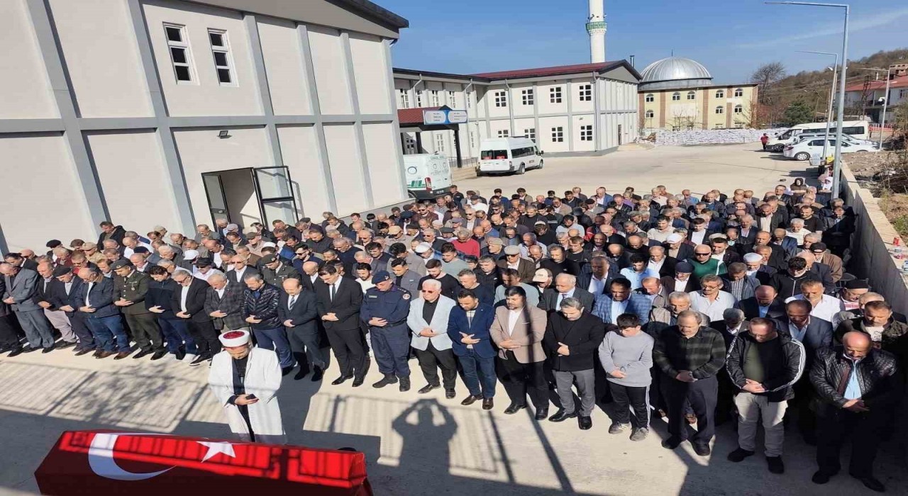 94 yaşında hayatını kaybeden Kore gazisi toprağa verildi