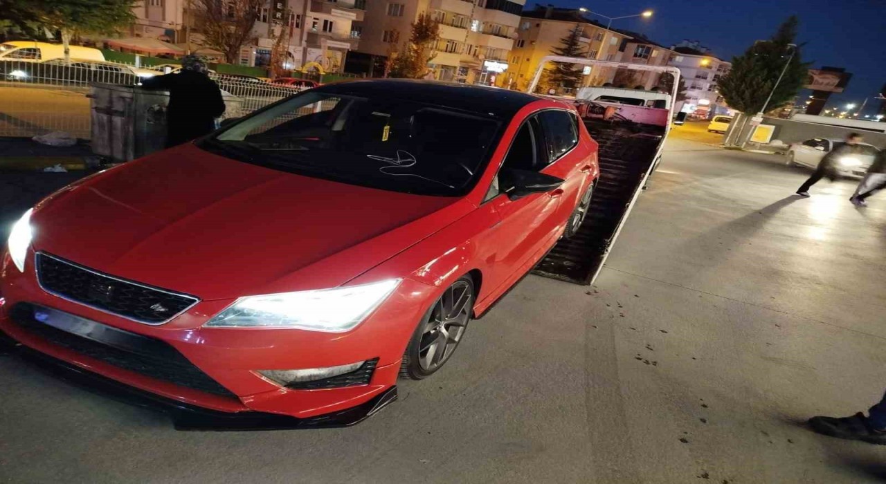 Abartı egzozlu otomobille drift atan sürücüye 74 bin TL ceza