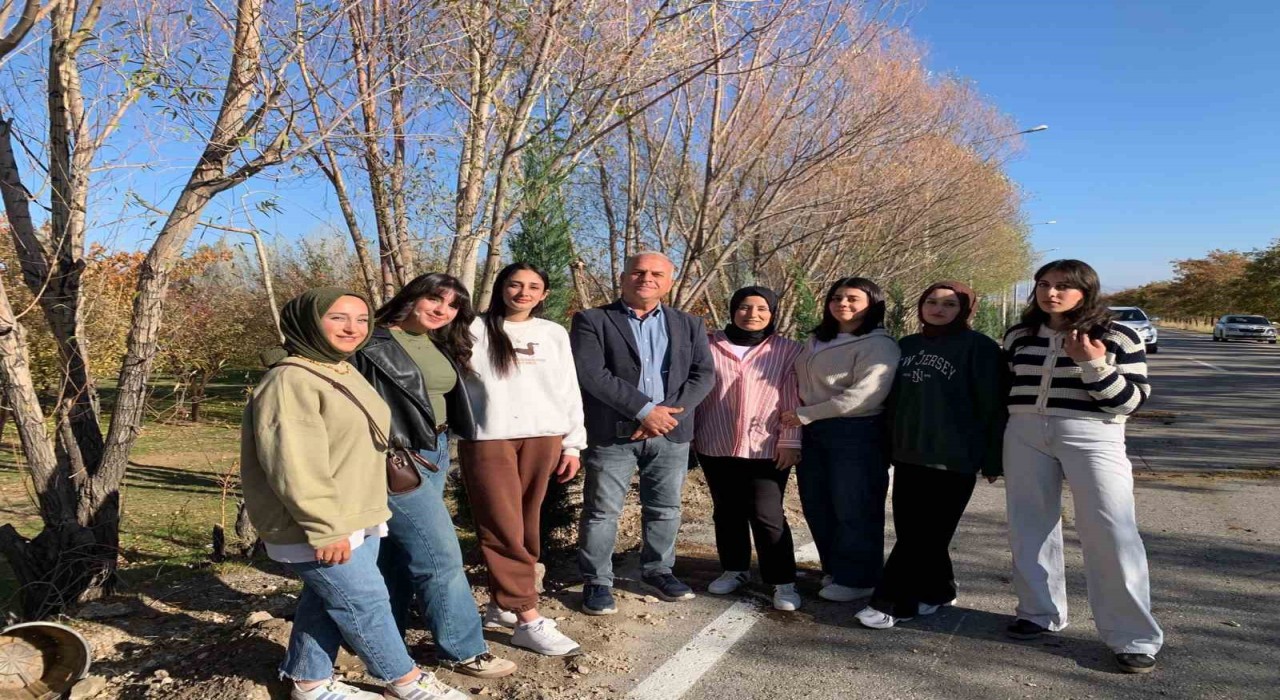 Adilcevazda 500 fidan toprakla buluştu