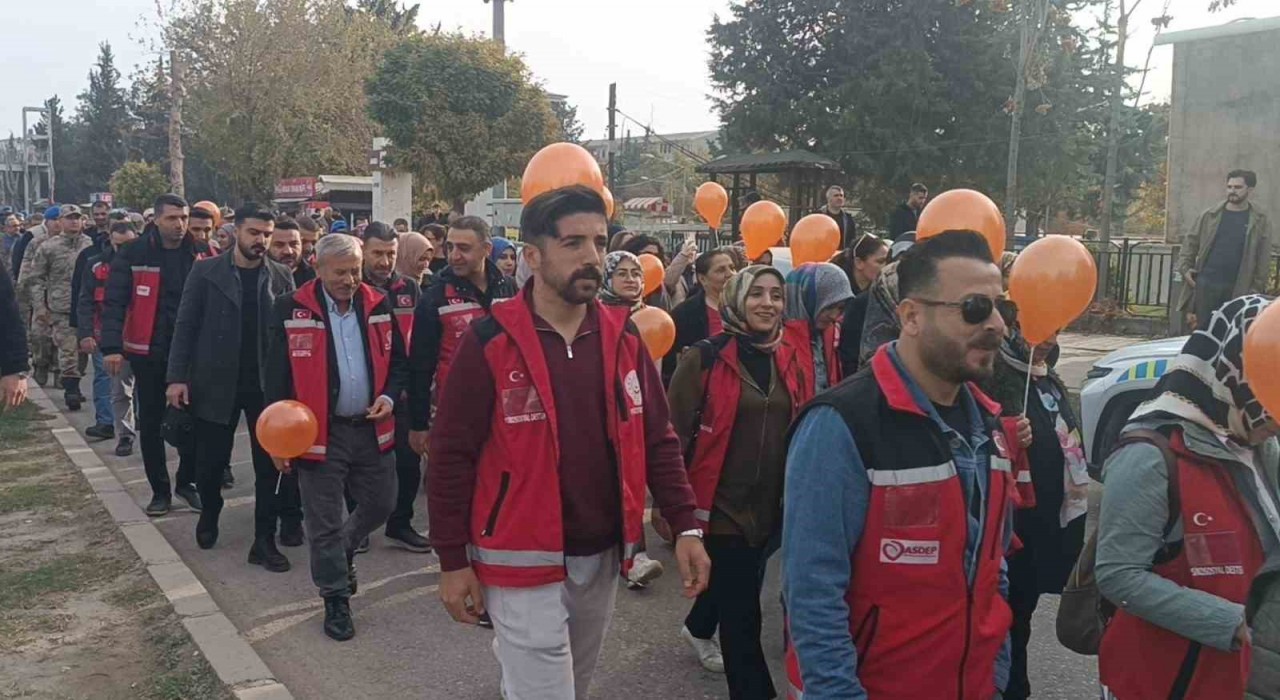 Adıyaman protokolü kadına şiddet için yürüdü