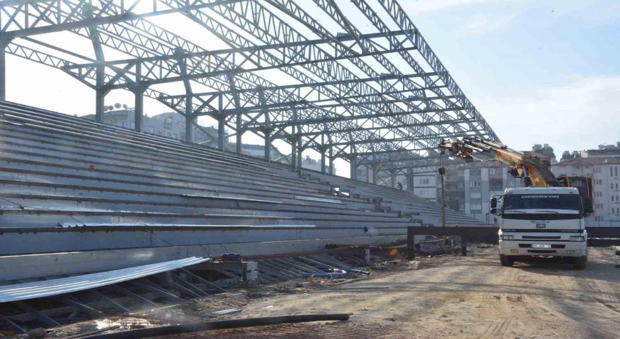 Adnan Menderes Stadında çalışmalar sürüyor