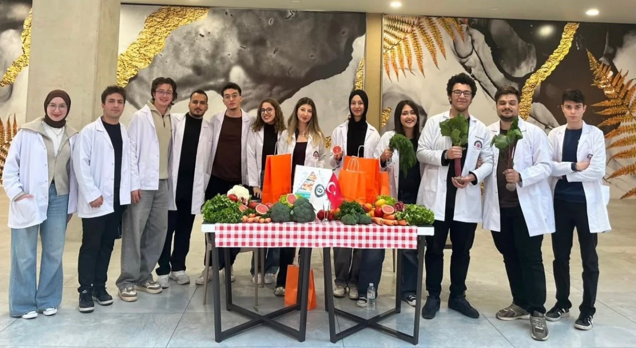 ADÜ Tıp fakültesi öğrencilerinden sağlıklı beslenme farkındalık etkinliği