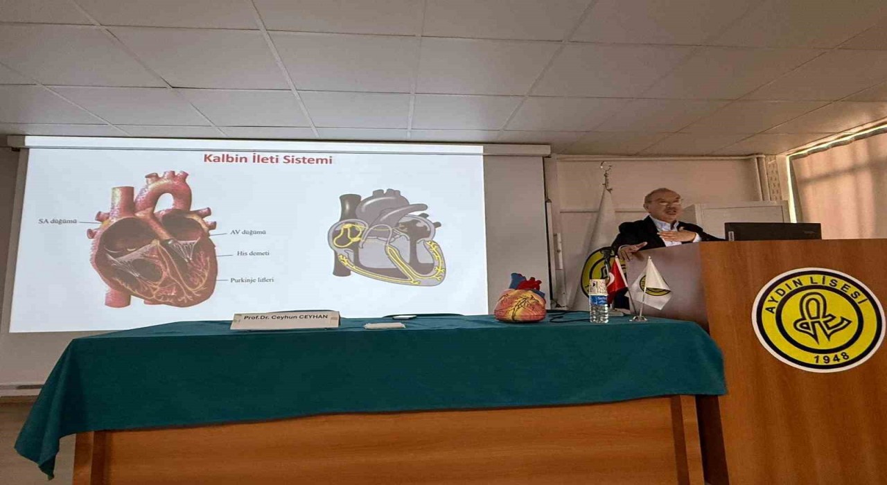 ADÜlü akademisyen Aydın Lisesinde öğrencilerle buluştu