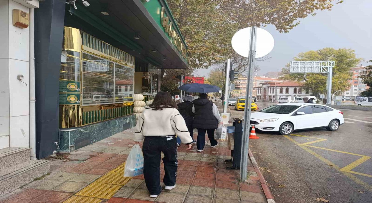 Afyonkarahisarda beklenen yağış başladı