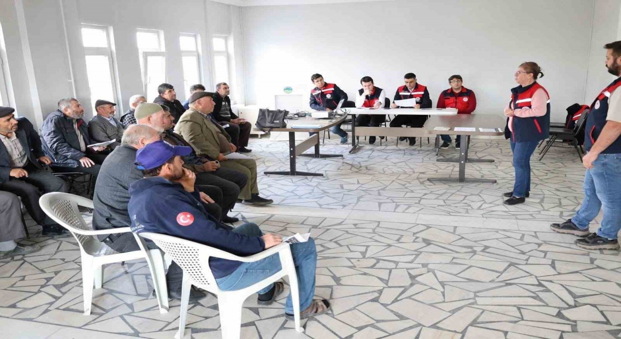 Afyonkarahisarda çiftçilere yönelik toplantı